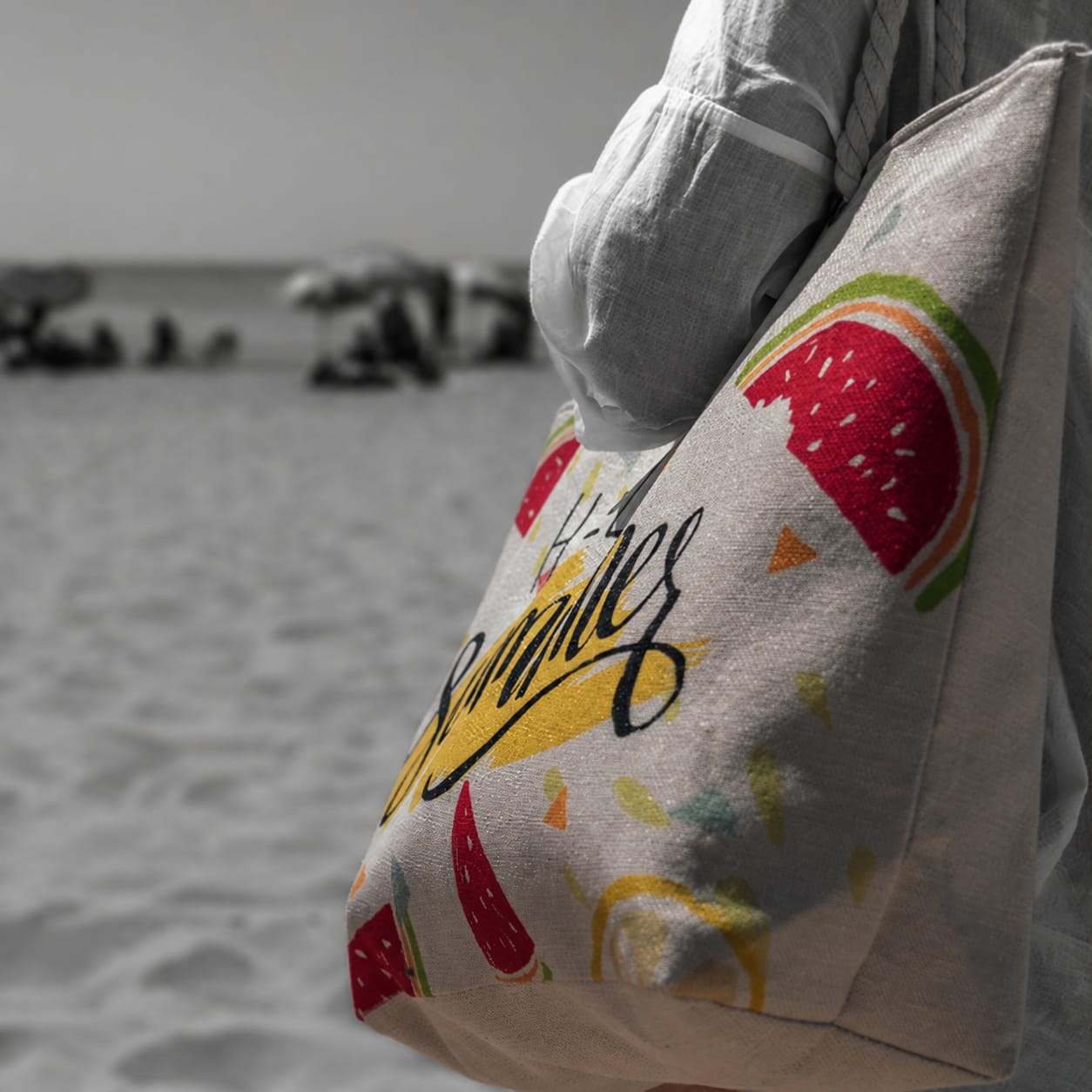 Canvas and jute beach tote bags with rope handles